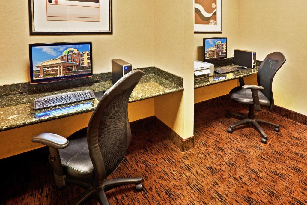 Holiday Inn Express Hotel & Suites Bartlesville, an IHG Hotel photo 2