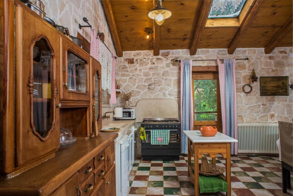 Jianni's Villa - Stone Villa in the Greenery!! photo 3