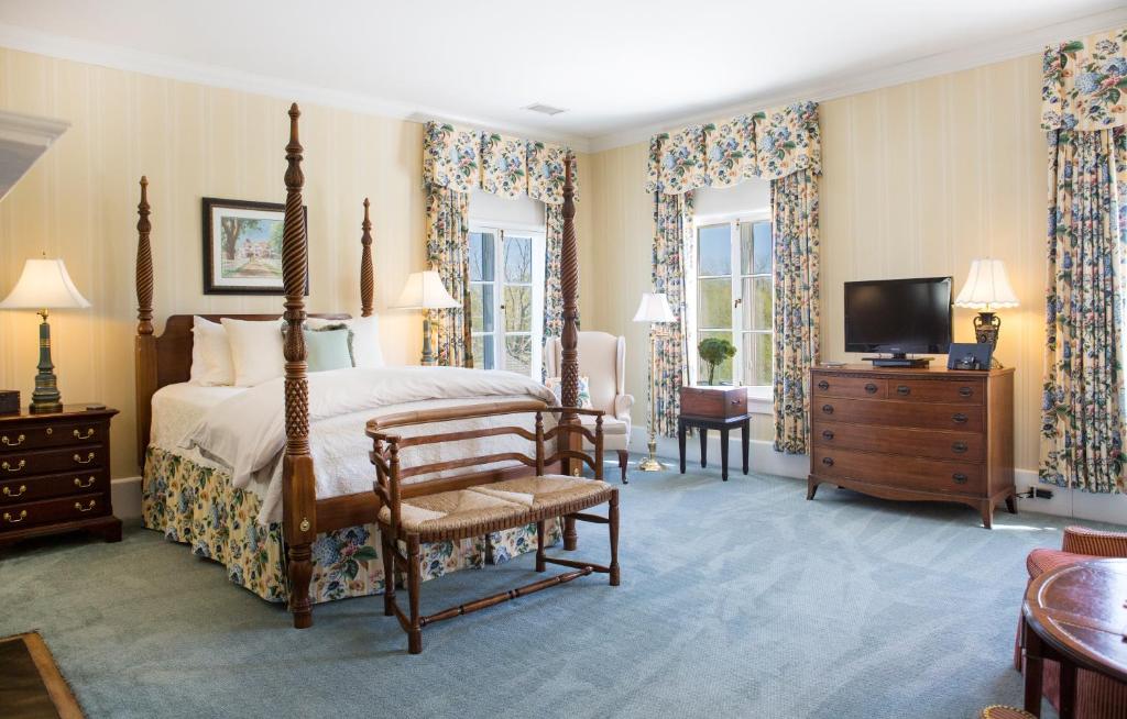 Inn at Warner Hall photo 3