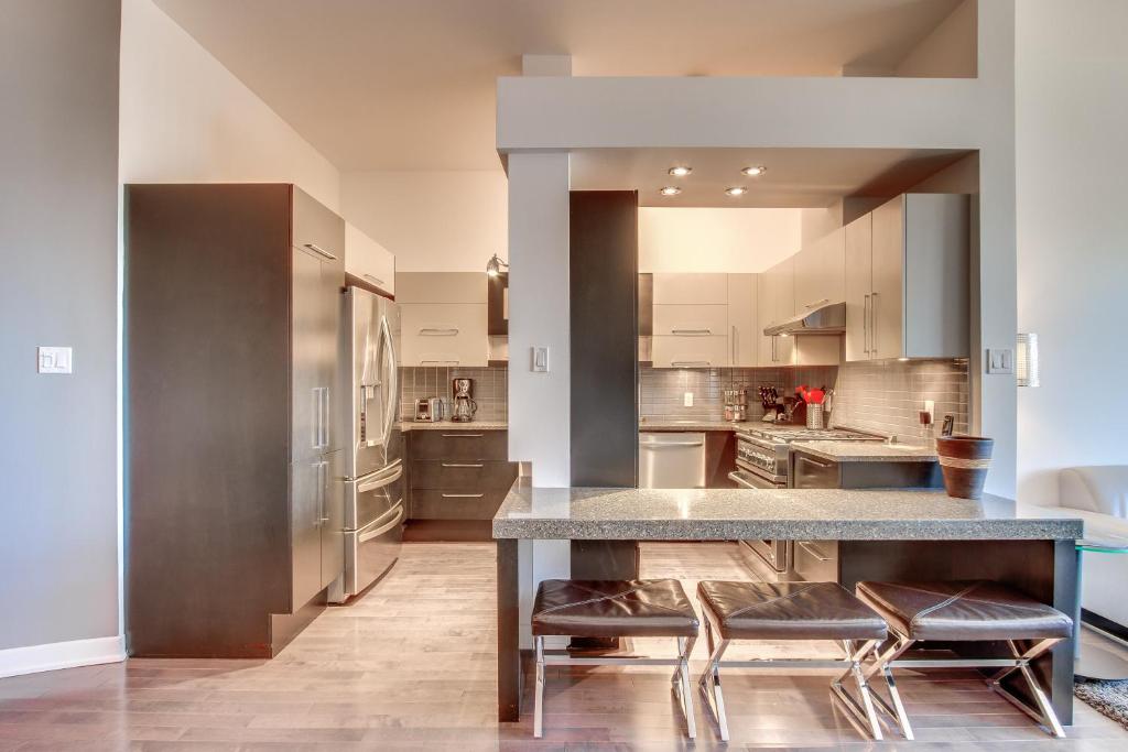 The Palace Condo by BnbCopilote photo 3