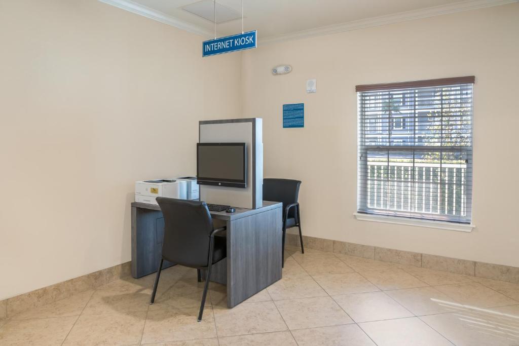 Holiday Inn Club Vacations - Orlando Breeze Resort, an IHG Hotel photo 1