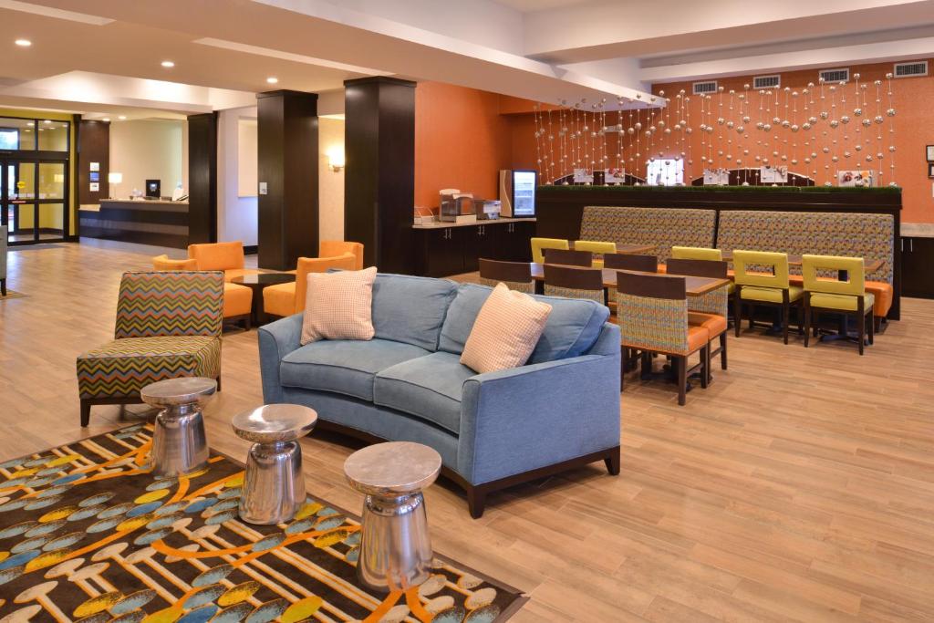 Holiday Inn Express & Suites Austin South, an IHG Hotel photo 1