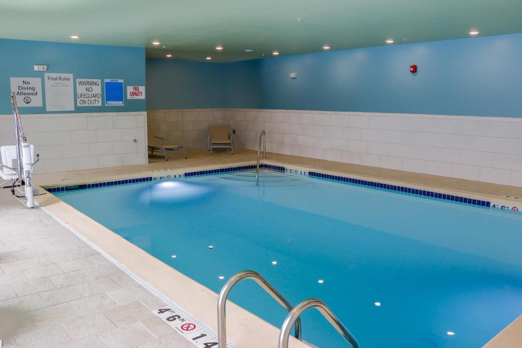 Holiday Inn Express & Suites - Detroit Northwest - Livonia, an IHG Hotel photo 4