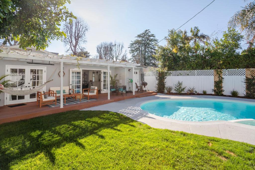 Enchanting Sherman Oaks Home With Pool permit #HSR two five zero zero 3222 - Tap to explore photos