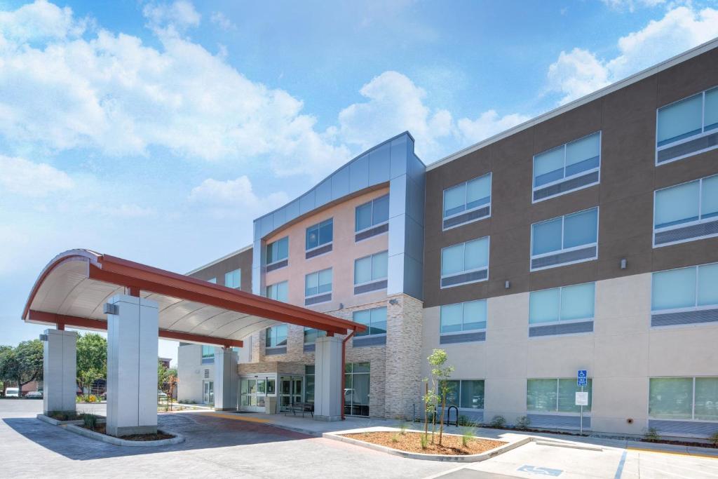 Holiday Inn Express And Suites Chico, an IHG Hotel image