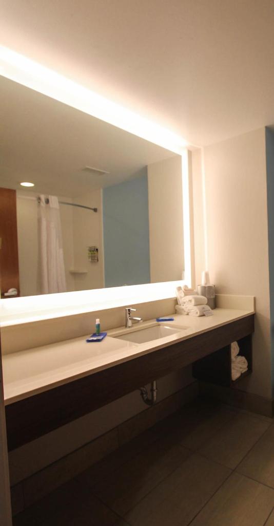 Holiday Inn Express Hotel & Suites Charleston - North, an IHG Hotel photo 3