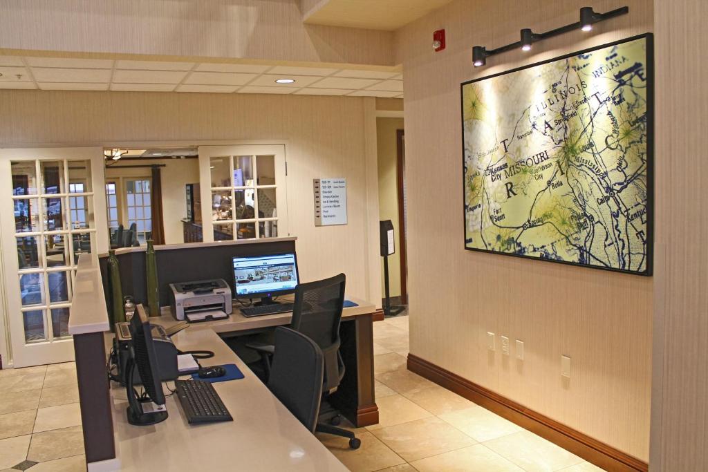 Holiday Inn Express Hotel & Suites Cape Girardeau I-55, an IHG Hotel photo 3
