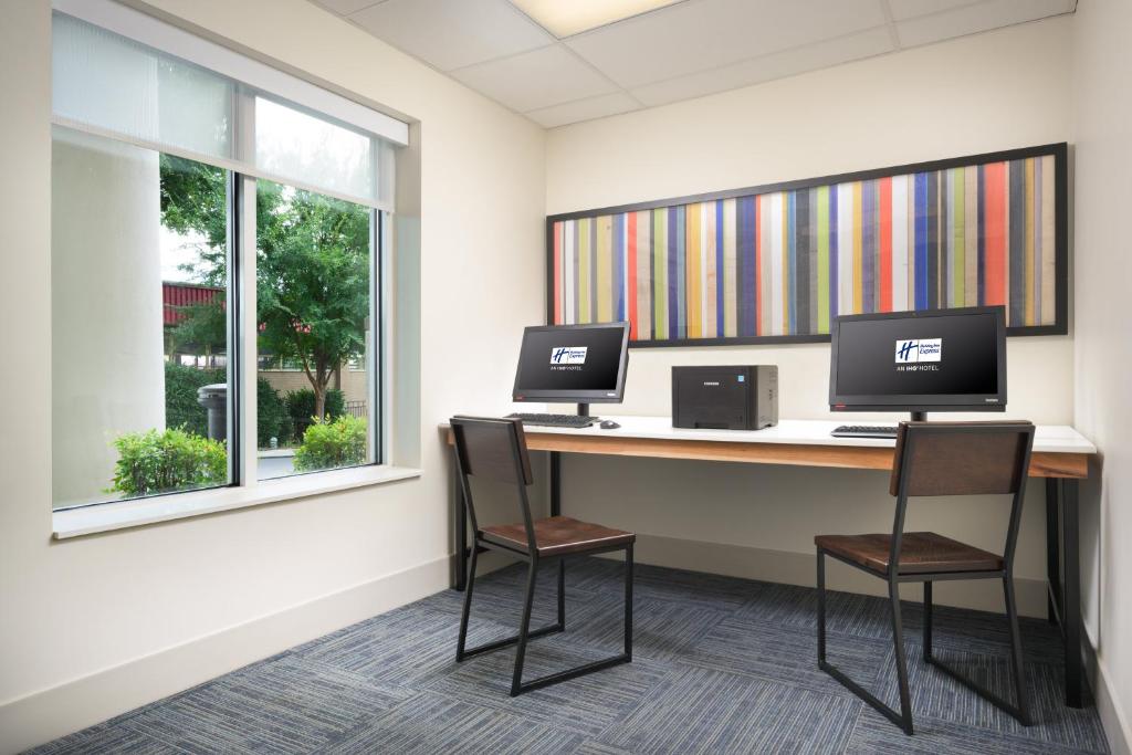 Holiday Inn Express Hotel & Suites Chattanooga Downtown, an IHG Hotel photo 2