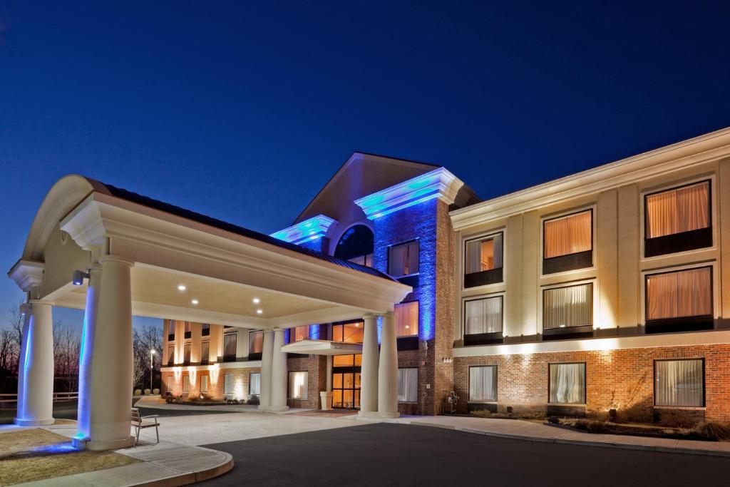 Holiday Inn Express Suites Clifton Park, an IHG Hotel image