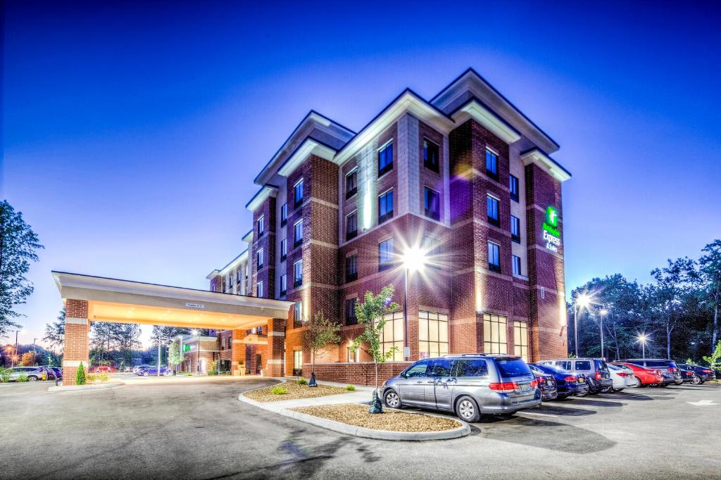 Holiday Inn Express & Suites Cleveland West - Westlake, an IHG Hotel image