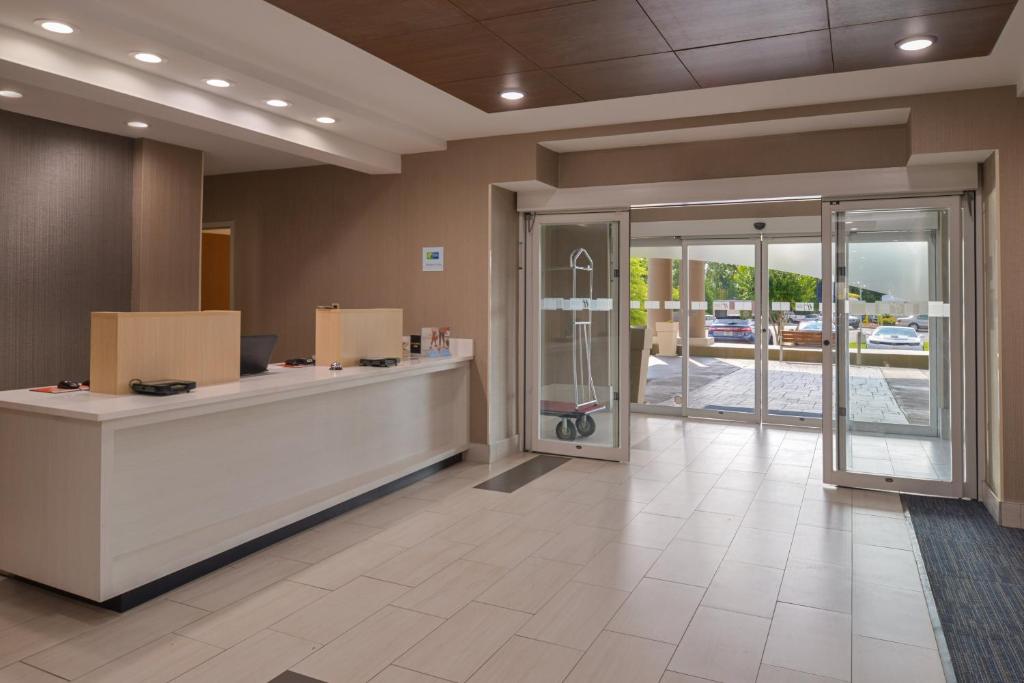 Holiday Inn Express & Suites Chattanooga - East Ridge, an IHG Hotel photo 2