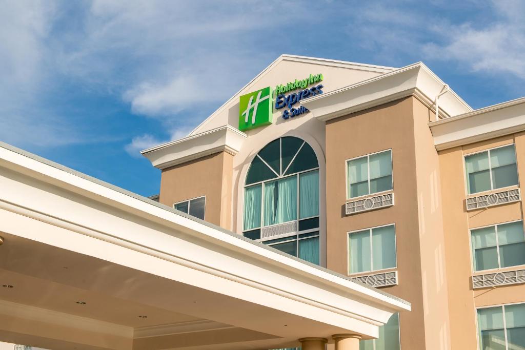Holiday Inn Express & Suites Columbia-I-26 @ Harbison Blvd, an IHG Hotel image