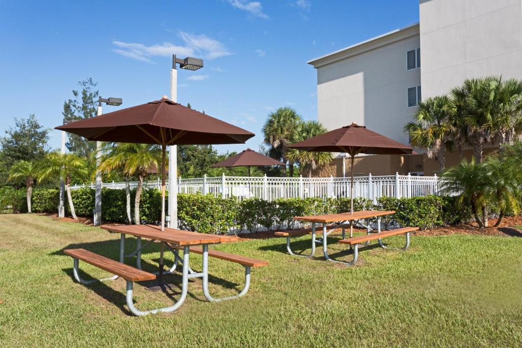 Holiday Inn Express Hotel & Suites Fort Pierce West, an IHG Hotel photo 1