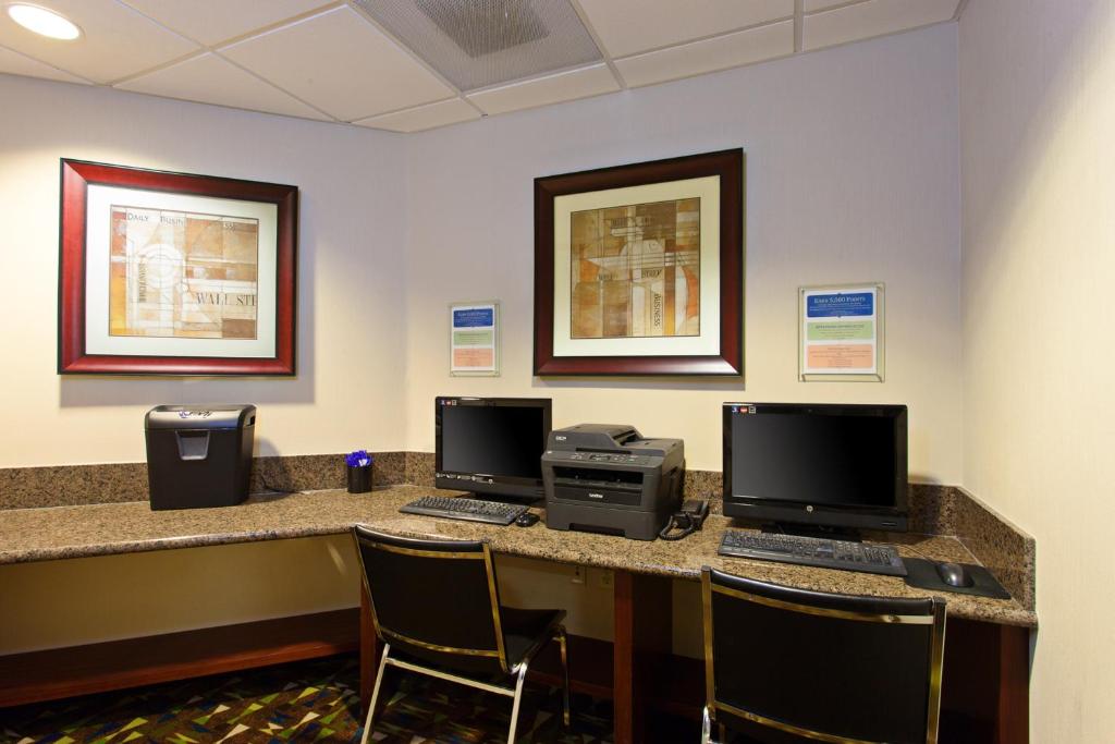 Holiday Inn Express Hotel & Suites Twentynine Palms, an IHG Hotel photo 3