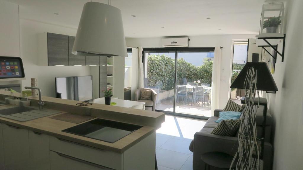 Sol-y-Days California, Superbe appartement rénové en RDC avec Parking, belle terrasse ombragée, à 200m de la plage photo 2