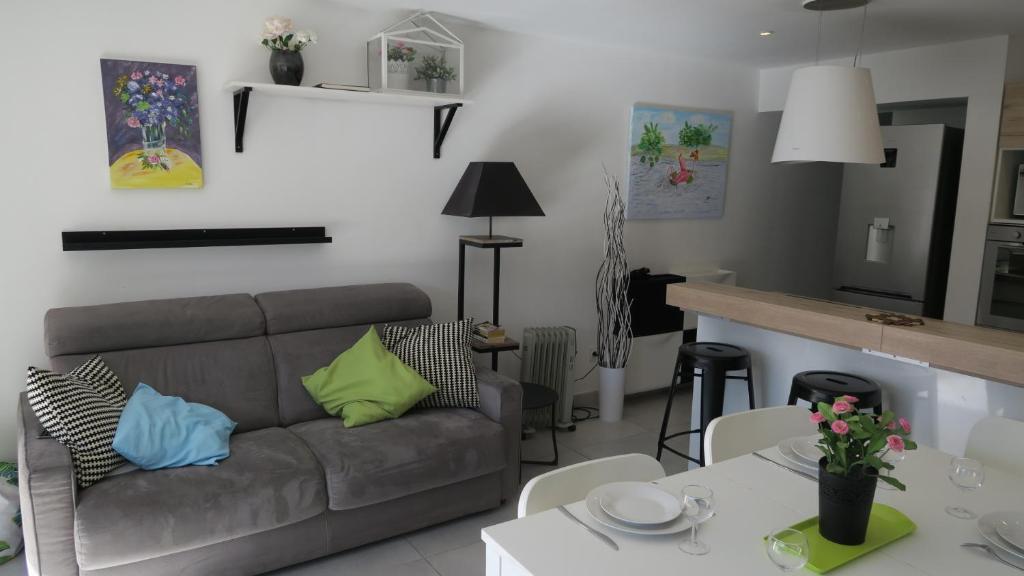 Sol-y-Days California, Superbe appartement rénové en RDC avec Parking, belle terrasse ombragée, à 200m de la plage photo 1