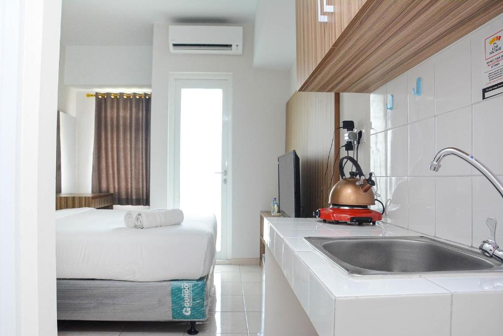 Best Deal The Springlake Summarecon Studio Apartment By Travelio photo 1