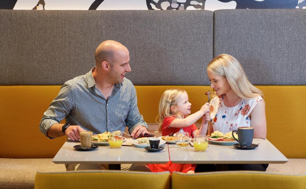 Holiday Inn Express Melbourne Southbank, an IHG Hotel photo 1