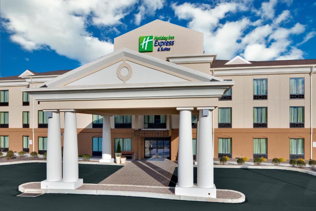 Holiday Inn Express Hotel & Suites Lebanon, an IHG Hotel image