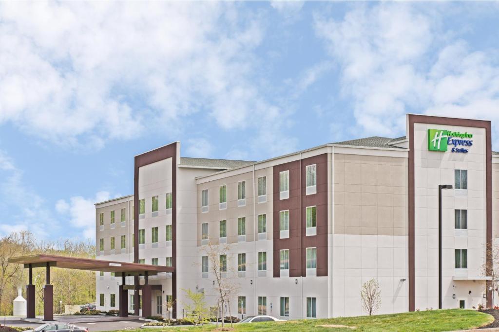 Holiday Inn Express & Suites New Cumberland, an IHG Hotel image