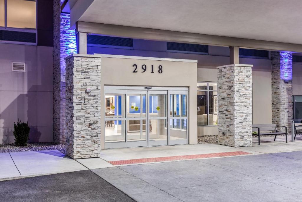 Holiday Inn Express & Suites Hammond, an IHG Hotel photo 4