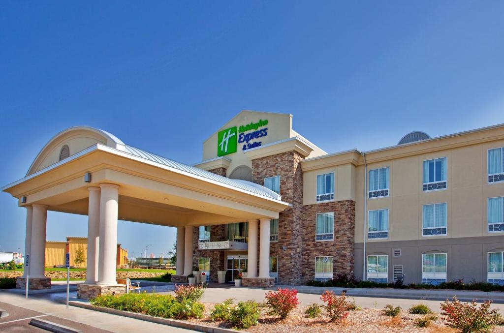 Holiday Inn Express Hotel & Suites East Wichita I-35 Andover, an IHG Hotel image