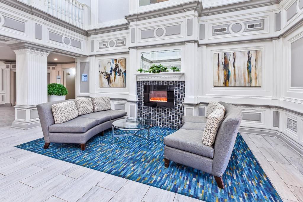 Holiday Inn Express & Suites Carmel North – Westfield, an IHG Hotel photo 2