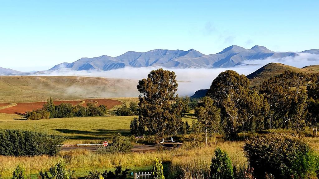 Thaba Lapeng Mountain Escape photo 1