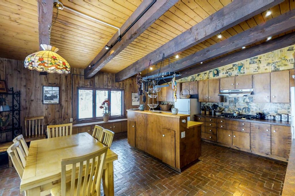 Mountain Valley Hideaway photo 3