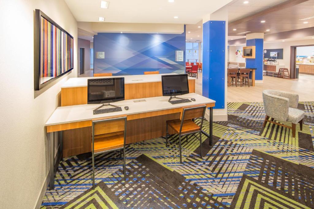 Holiday Inn Express & Suites - Indianapolis NW - Zionsville, an IHG Hotel photo 1