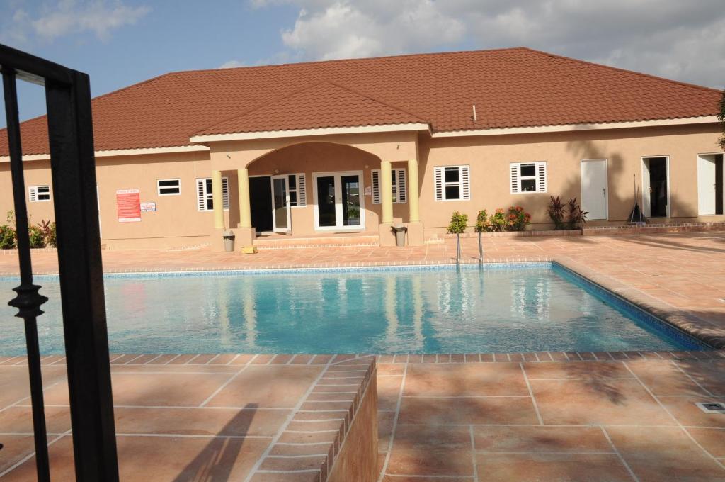 Ochi Rios Drax Hall 3 bed sleeps 7 Exquisitely fully furnished accommodations
