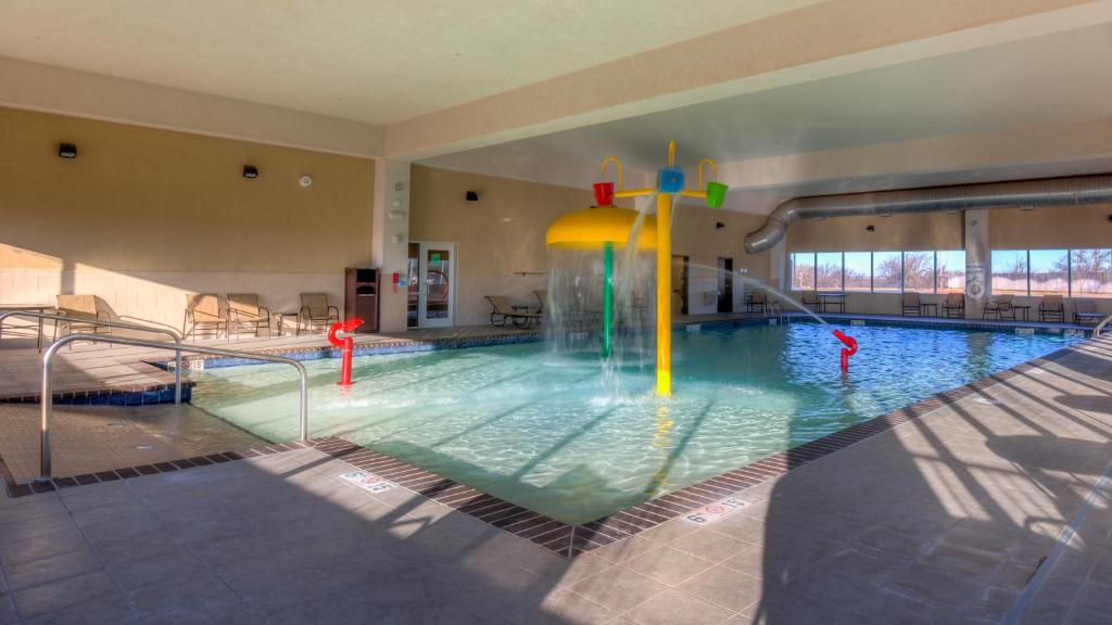 Holiday Inn Express Hotel and Suites Elk City, an IHG Hotel photo 4