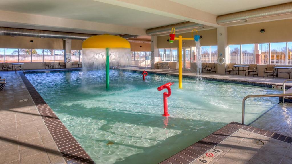 Holiday Inn Express Hotel and Suites Elk City, an IHG Hotel photo 2