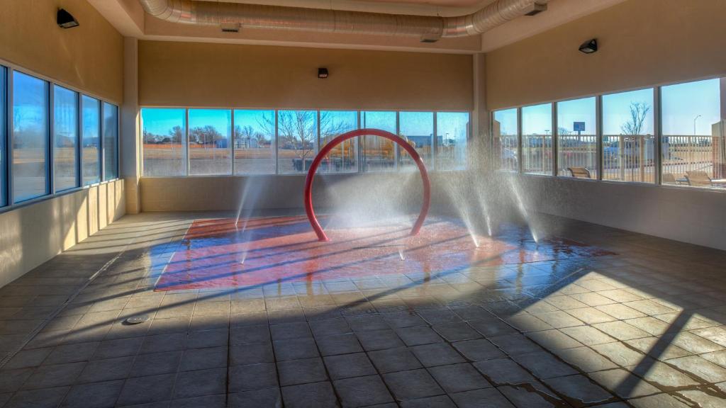 Holiday Inn Express Hotel and Suites Elk City, an IHG Hotel photo 3
