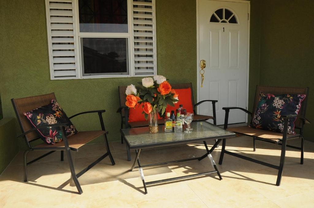 Ochi Rios Drax Hall 3 bed sleeps 7 Exquisitely fully furnished accommodations photo 4
