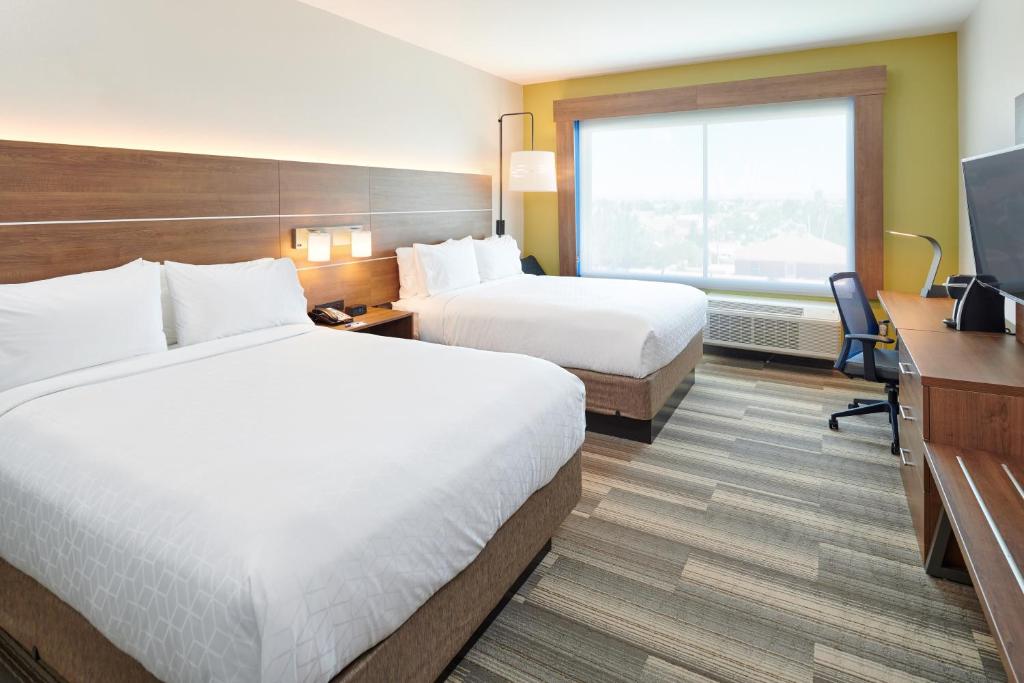 Holiday Inn Express and Suites El Paso East - Tap to explore photos