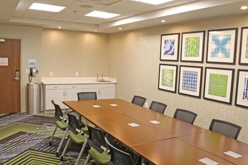 Holiday Inn Express & Suites - St. Louis South - I-55, an IHG Hotel photo 2