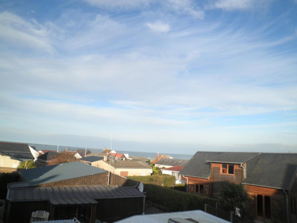 Appartement F1 mansardé à 100m de la plage, proche de Arromanches et des plages du Débarquement