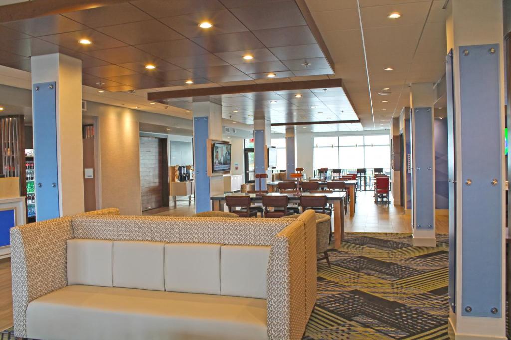 Holiday Inn Express & Suites - St. Louis South - I-55, an IHG Hotel photo 1