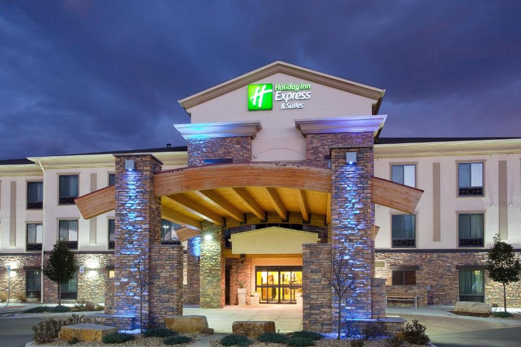 Holiday Inn Express & Suites Loveland, an IHG Hotel image