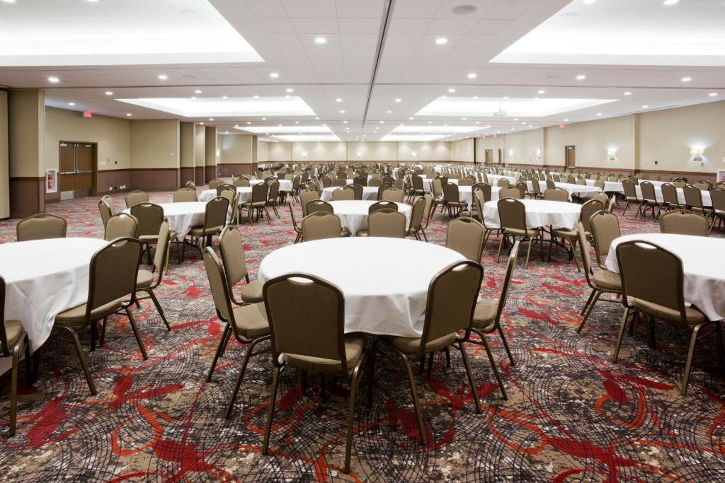 Holiday Inn Express & Suites Willmar, an IHG Hotel photo 4