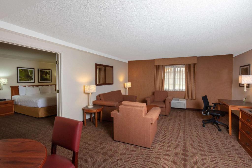 Сьюит (Семейный суперлюкс для некурящих), La Quinta by Wyndham Las Vegas Airport N Conv.