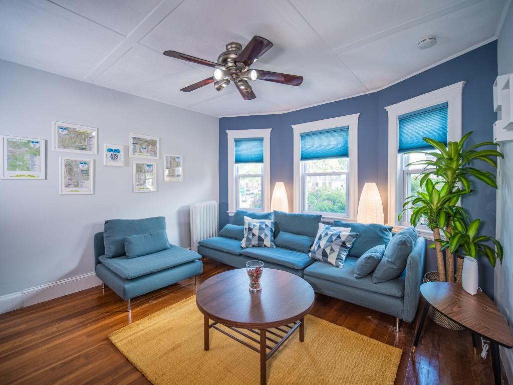 25 Ellis Av photo 3