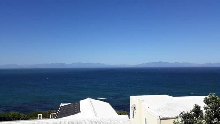 Quarterdeck Holiday Apartment photo 2