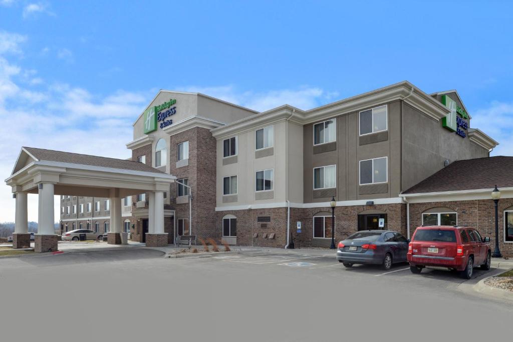 Holiday Inn Express & Suites Omaha West, an IHG Hotel image