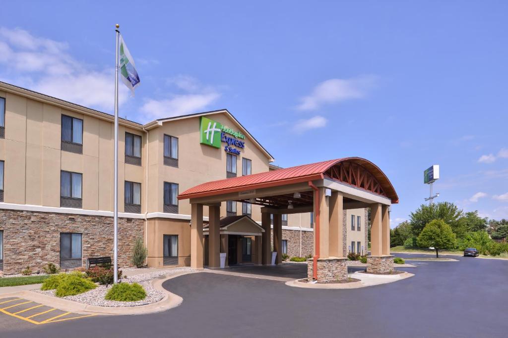 Holiday Inn Express & Suites Topeka West I-70 Wanamaker, an IHG Hotel image