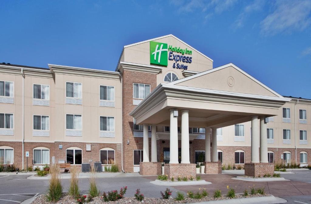 Holiday Inn Express & Suites Cherry, an IHG Hotel image