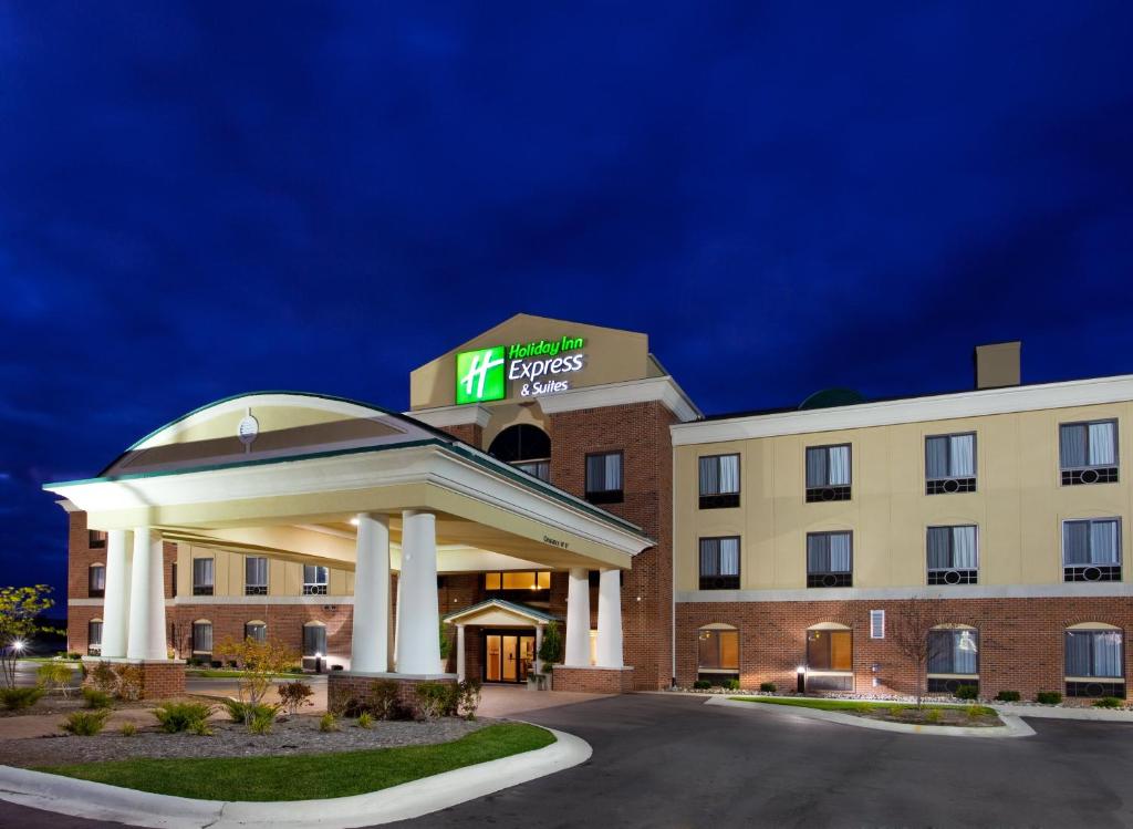 Holiday Inn Express Hotel & Suites Bay City, an IHG Hotel image