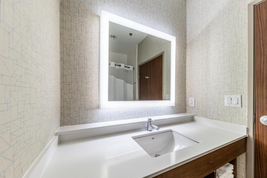 Holiday Inn Express & Suites Fort Worth - Fossil Creek, an IHG Hotel photo 1