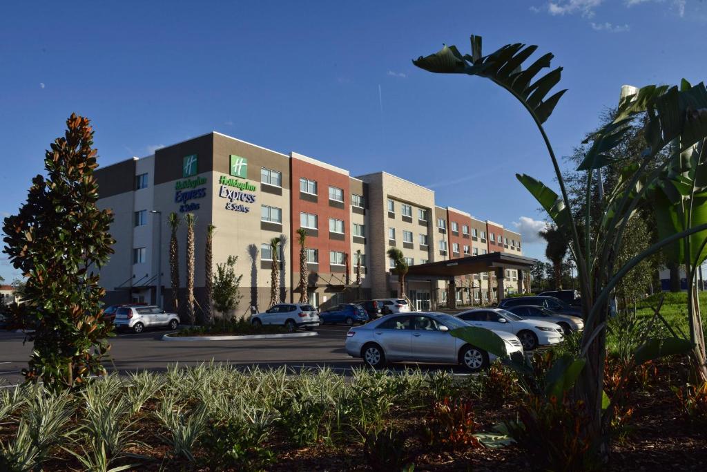 Holiday Inn Express & Suites - Orlando - Southeast, an IHG Hotel image
